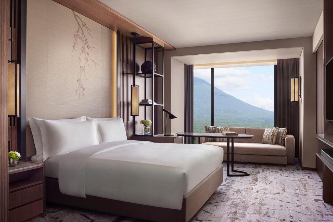 Higashiyama Niseko Village, A Ritz-Carlton Reserve Экстерьер фото